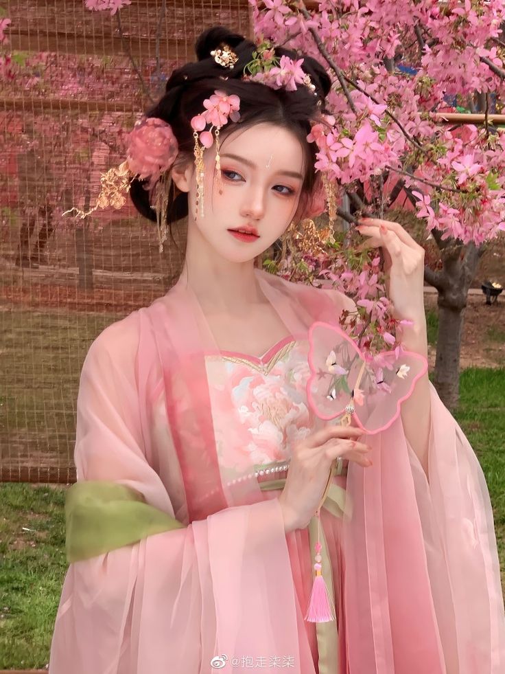 Truyện Tay Áo Lụa Thoảng Hương